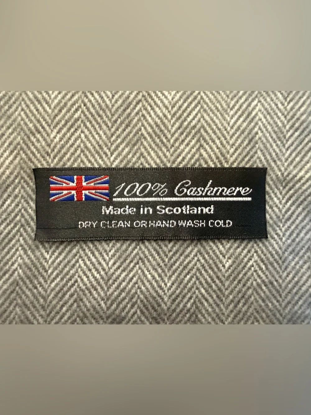 Luxury 100% Cashmere Scarf Made in Scotland Gray Herringbone Tweed Cream Fringe